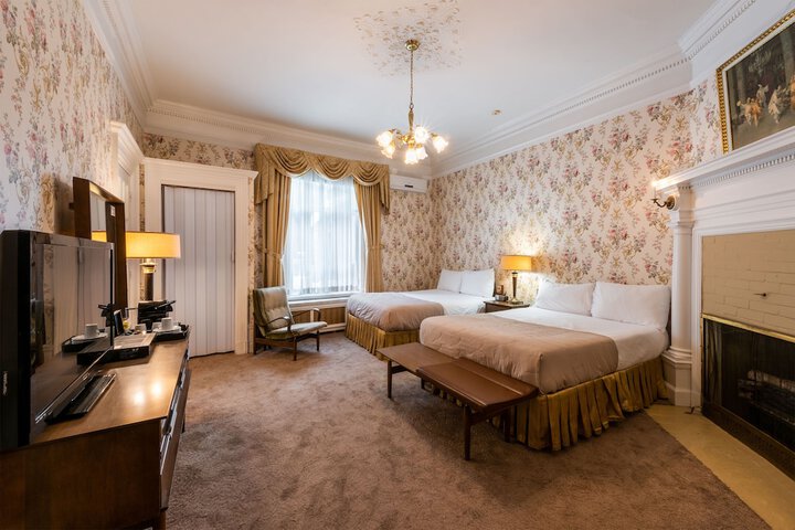 Room 70 of 91