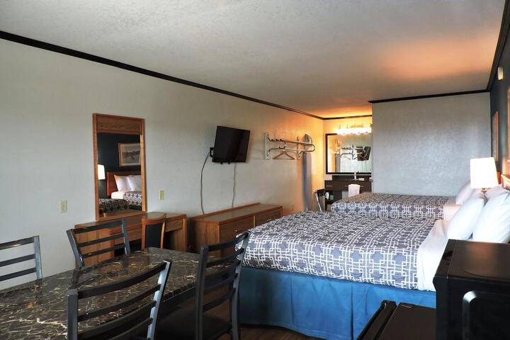 Room 10 of 16