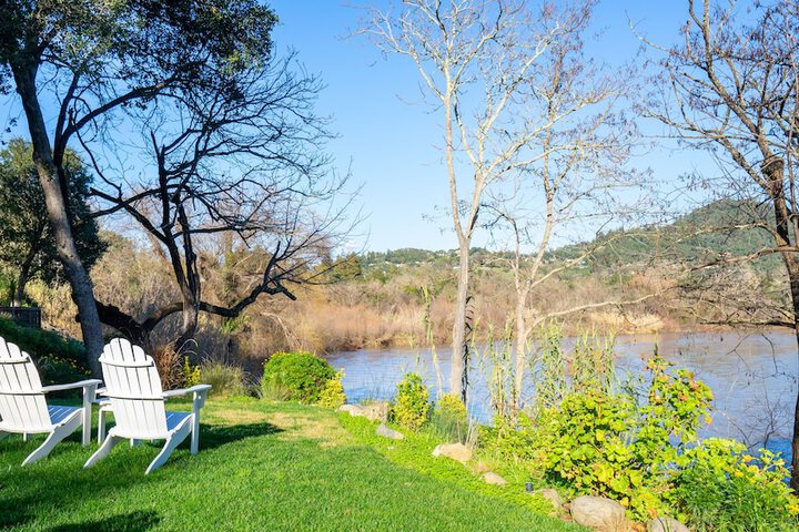 The River Belle Inn