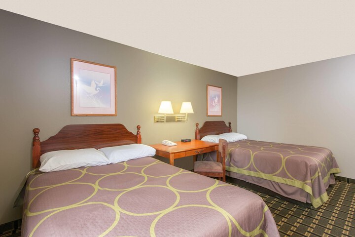 Super 8 by Wyndham Youngstown / Austintown