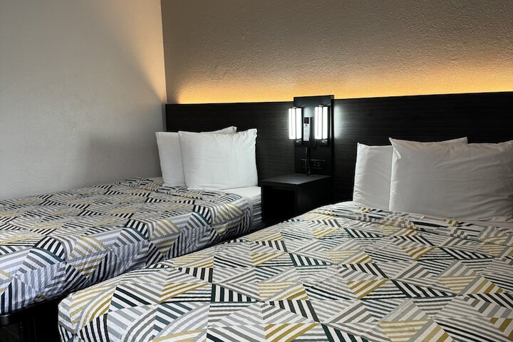 Room 17 of 34