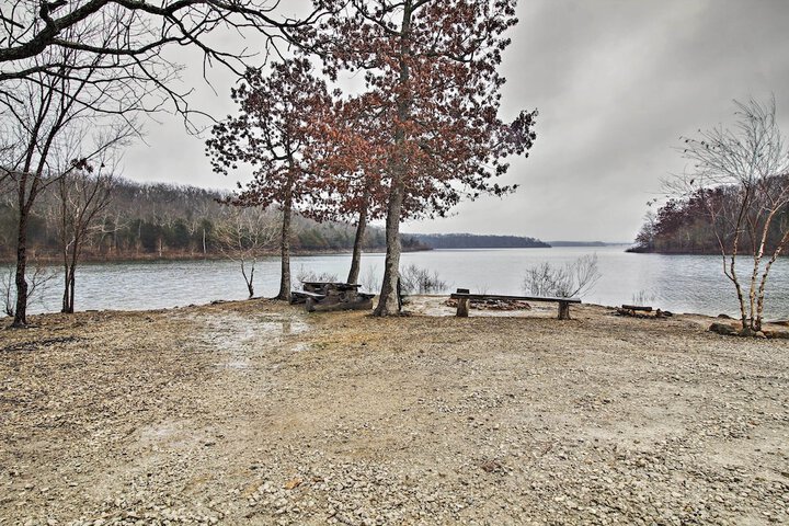 Rustic Stockton Lake Cabin Half-mile to Lake!