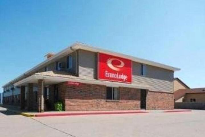 Rodeway Inn & Suites