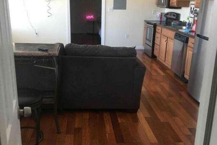Lovely one bedroom with free parking