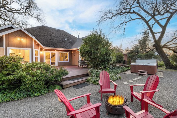 Valley of the Moon by Avantstay Tranquil Escape Large Yard w / Hot Tub & Fire Pit