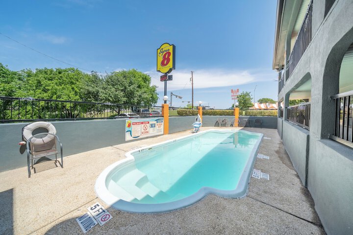 Pool 15 of 132