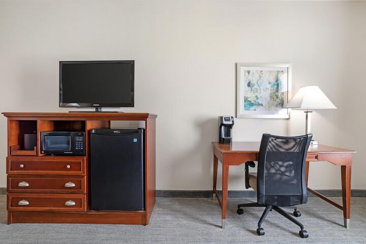 Best Western Plus Executive Hotel & Suites