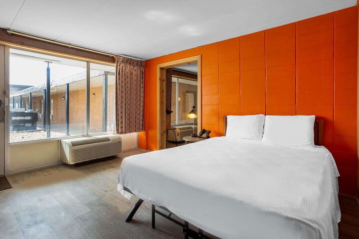 Room 18 of 25