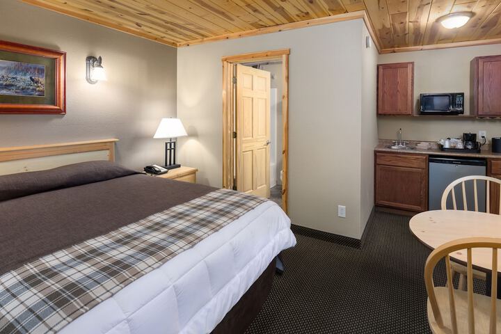 Rock Crest Lodge & Cabins