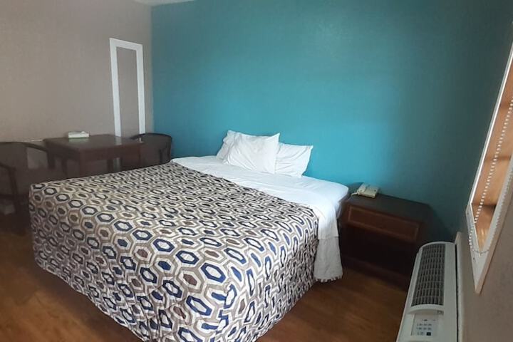 Room 10 of 16