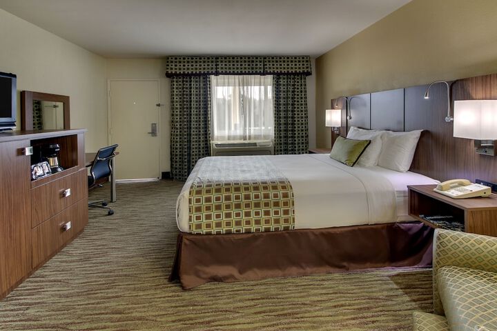 Room 25 of 38