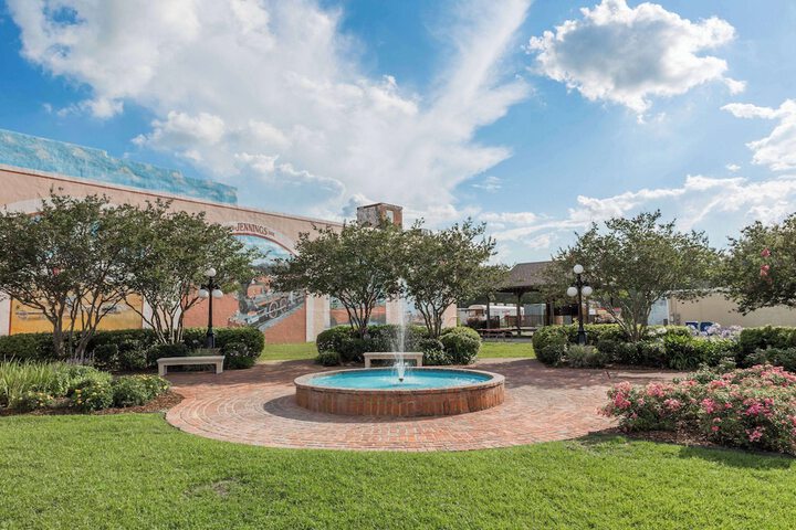 Days Inn & Suites by Wyndham Jennings