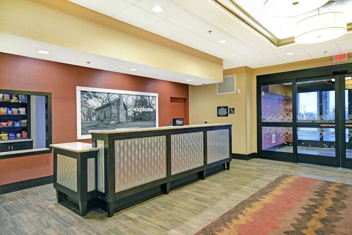Hampton Inn & Suites Milwaukee / Franklin