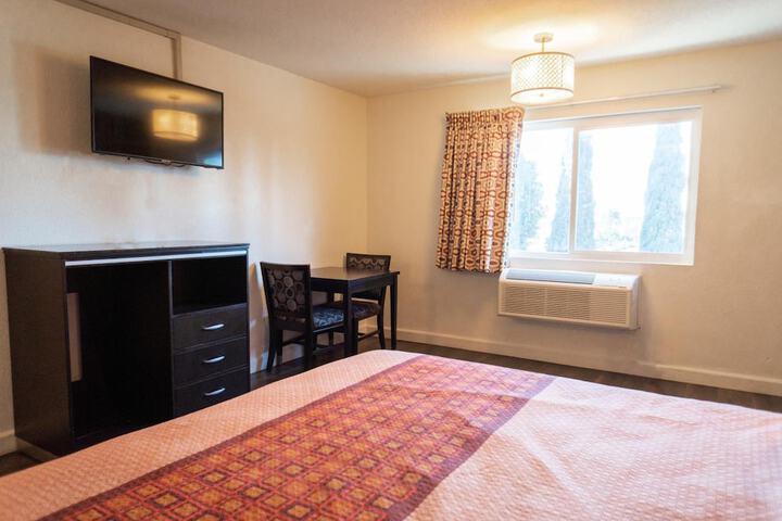 Room 13 of 36