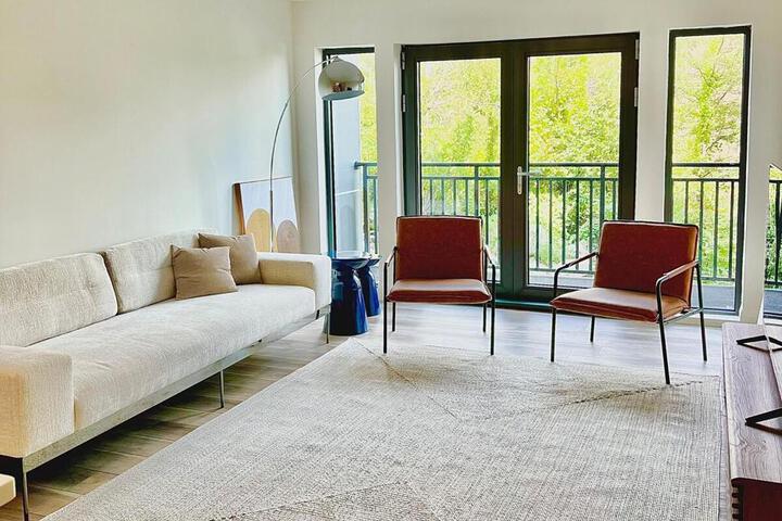 Modern Furnished Apartment in Heart of Quincy