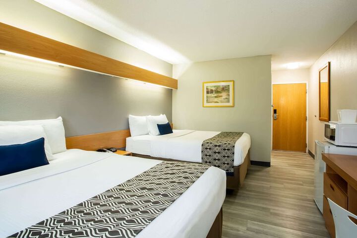 Microtel Inn & Suites by Wyndham Southern Pines / Pinehurst