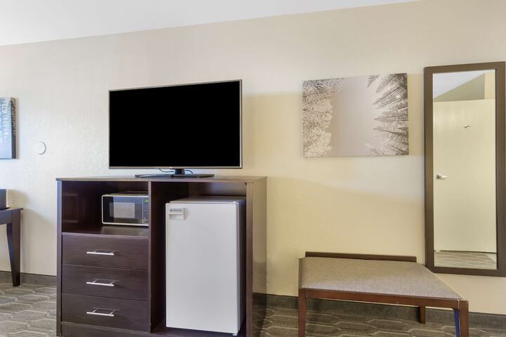 Room 13 of 37