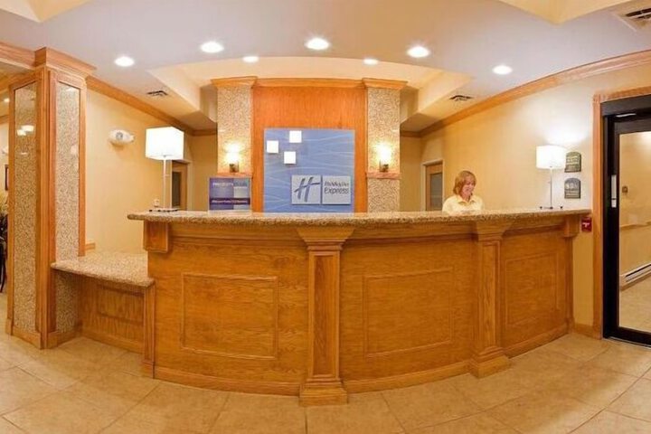 Holiday Inn Express Hotel & Suites Detroit - Utica by IHG