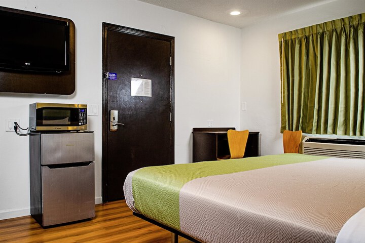 Room 19 of 42