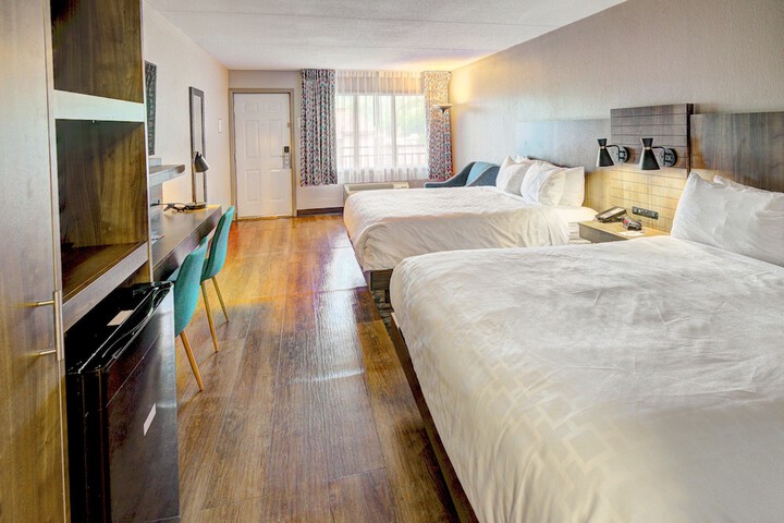 Room 32 of 41