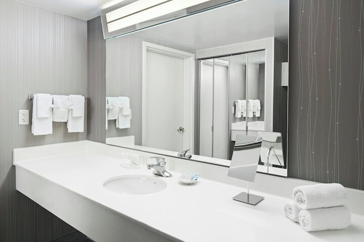 Courtyard by Marriott Edison Woodbridge