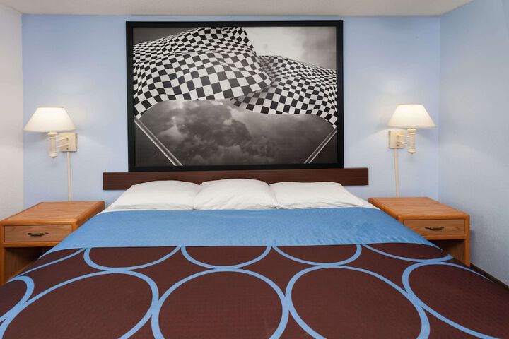 Room 7 of 18