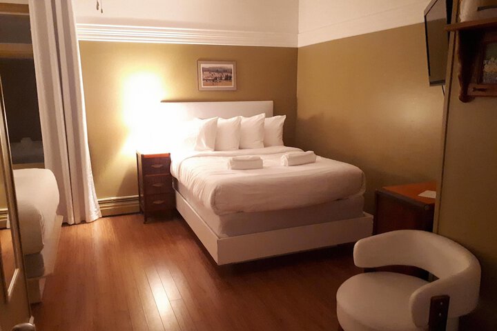 Room 19 of 47
