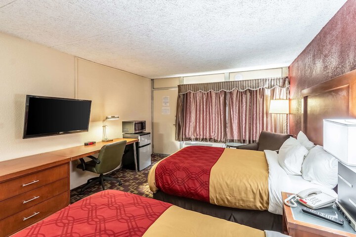 Room 18 of 33