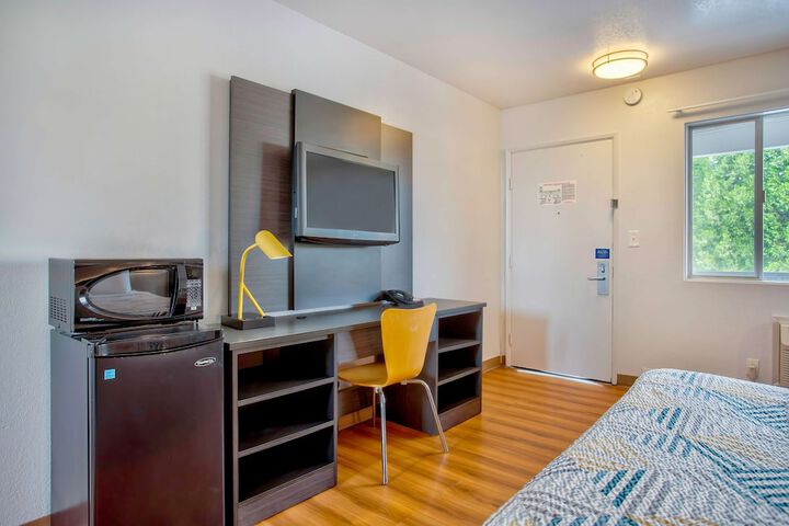 Room 11 of 25