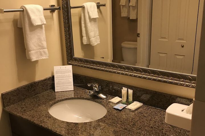 Room 6 of 15