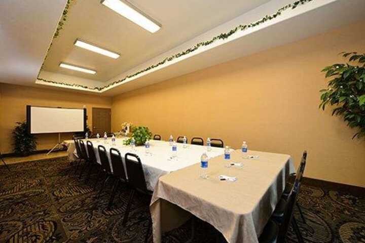 Comfort Suites Bay City East