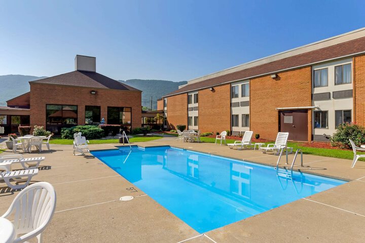 Pool 9 of 28