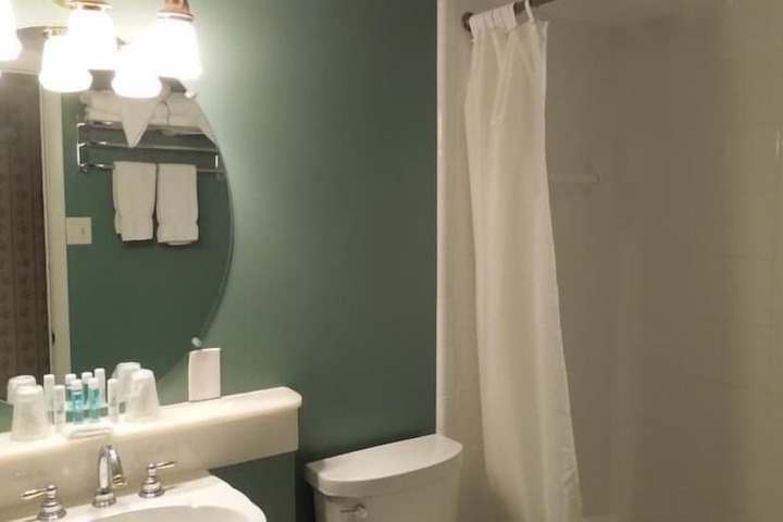 Room 28 of 35