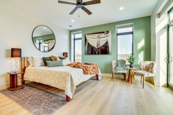 1 Block to Lake City Marina: Condo w / Rooftop Deck