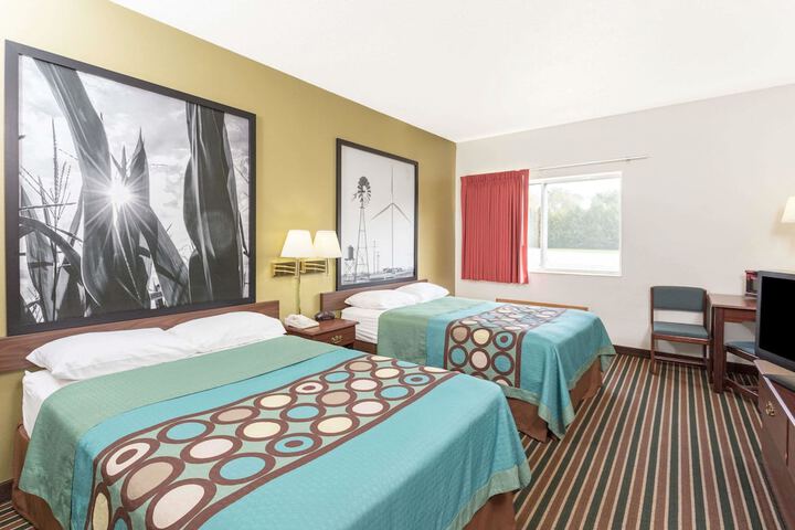 Room 6 of 16