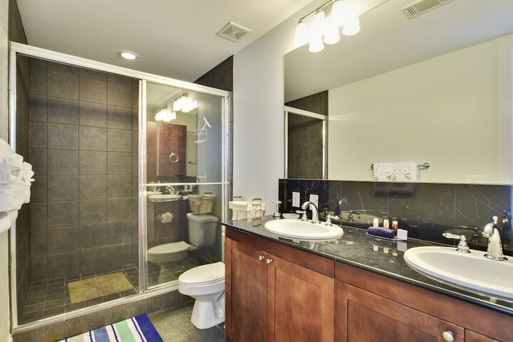 Room 15 of 38