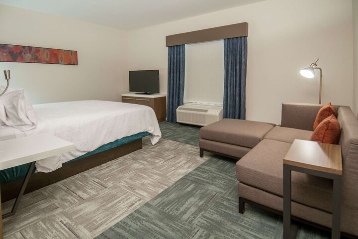 Room 27 of 63