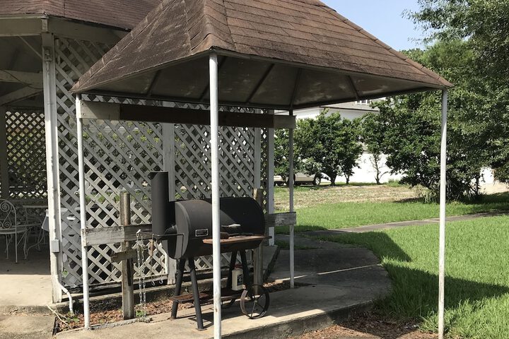 Carmel Inn & Suites
