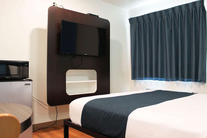 Room 10 of 29