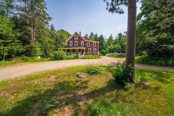 The Aurora Inn & Cottages