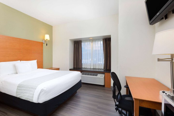 Room 18 of 34
