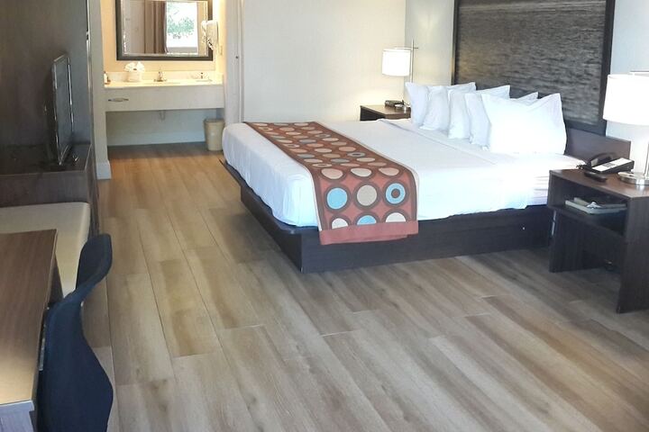 Room 63 of 77