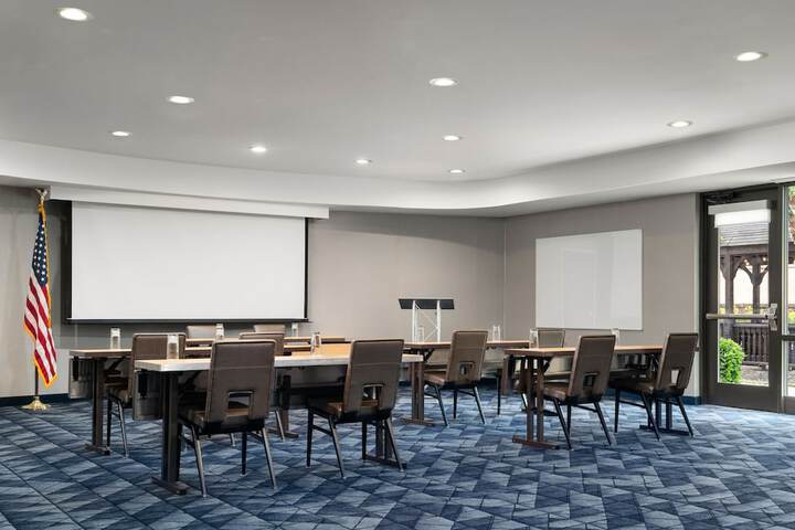 Courtyard by Marriott Richmond North