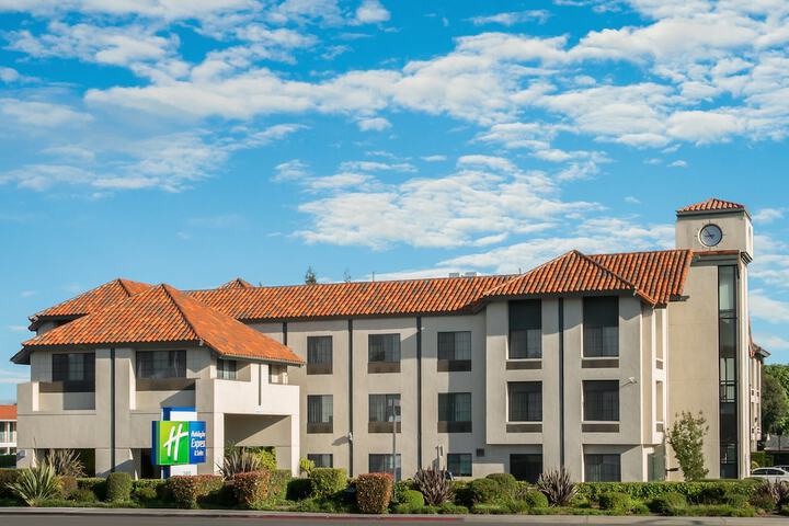 Holiday Inn Express & Suites Santa Clara-Silicon Valley by IHG