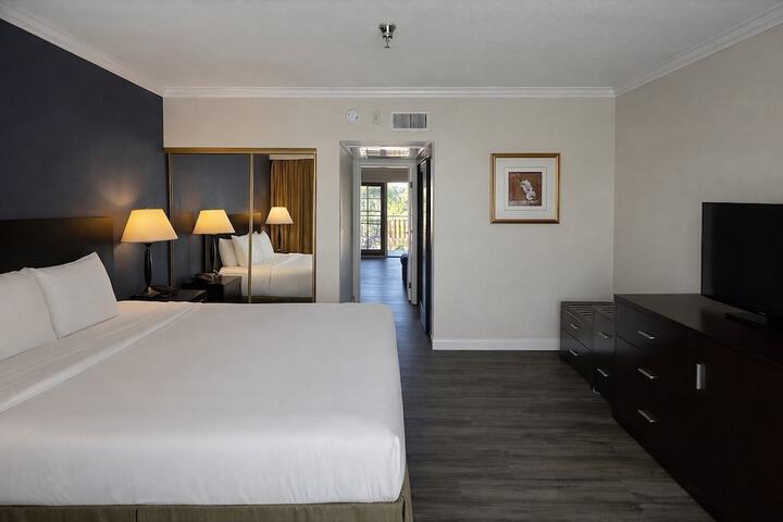 The Buena Park Grand Hotel & Suites