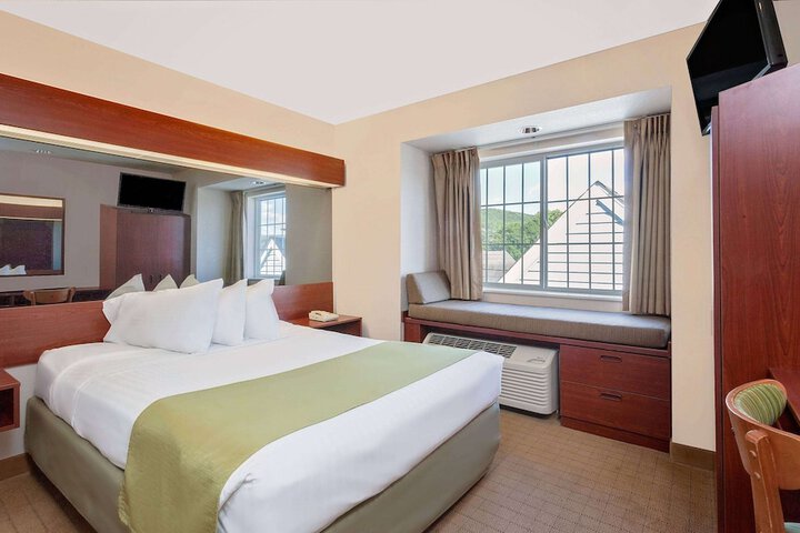 Room 8 of 16