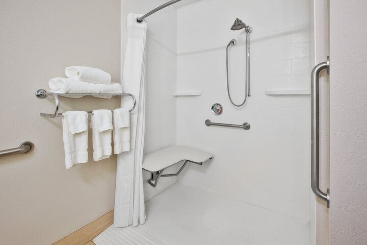 Holiday Inn Express & Suites Milford by IHG