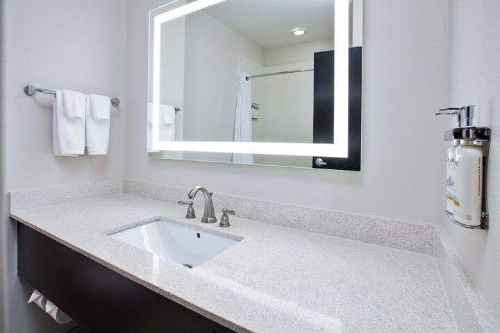Holiday Inn Express & Suites Duncan by IHG
