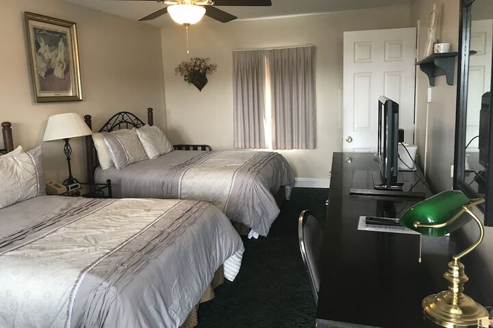 Longhouse Lodge Motel