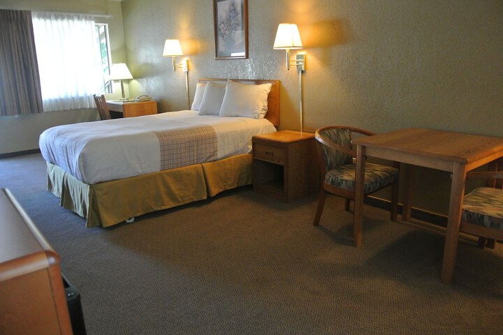 Vino Inn & Suites